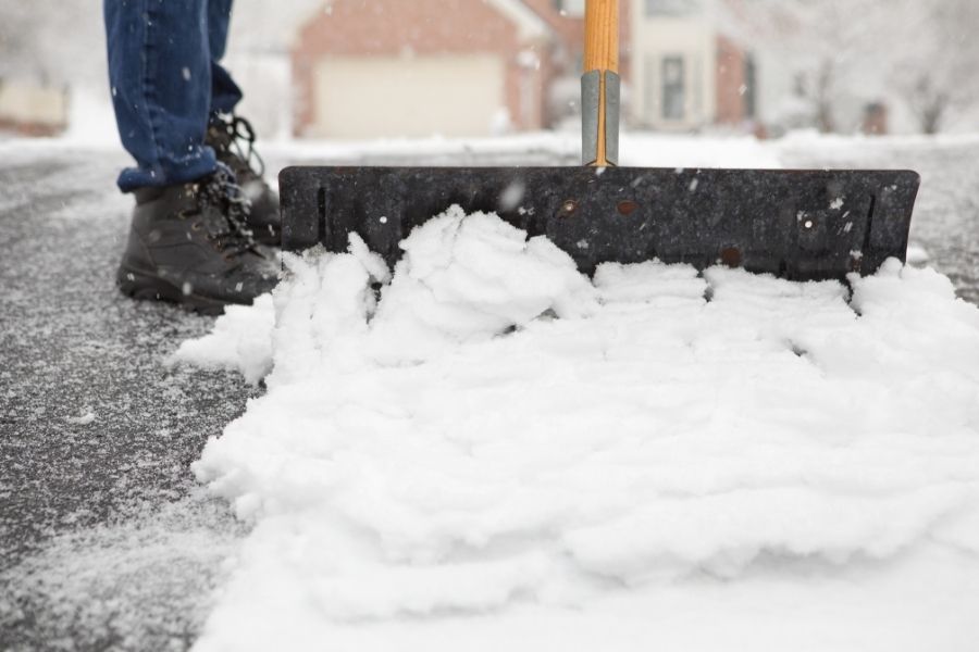 Common Mistakes When Removing Snow in Downriver Michigan